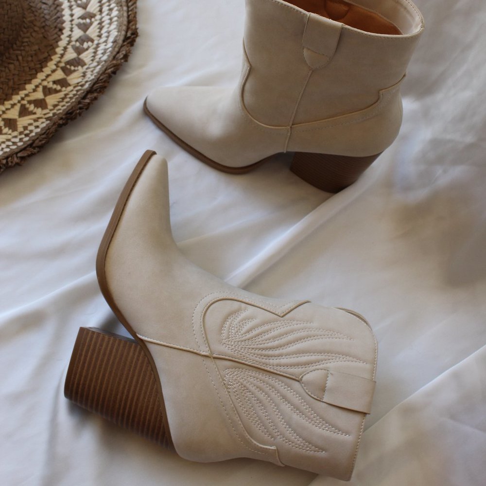 🚨ON SALE🚨// Beige western style boot vegan soft leather - Picture 13 of 17